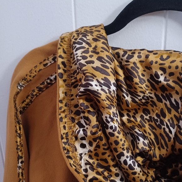 RYD Collection Animal Print Hoodie - Picture 5 of 6